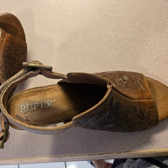 Women's size 6 Roper Tooled Leather Shoe - Picture 2 of 4